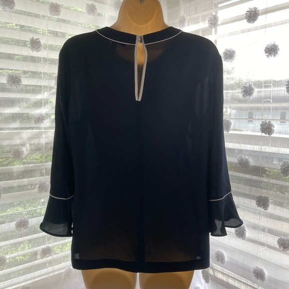 pretty blouse from banana republic size small in great condition - Picture 3 of 4